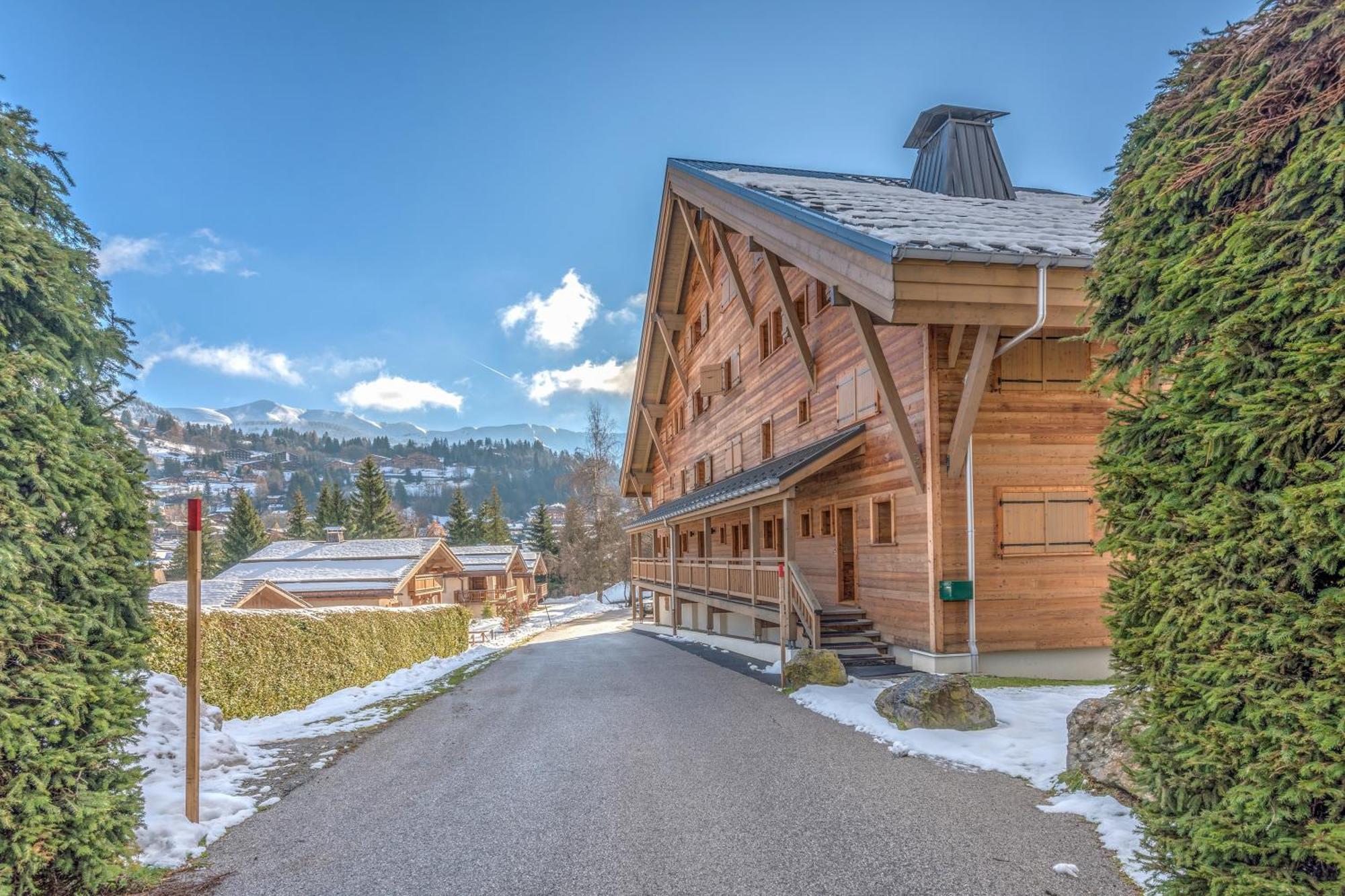 Arboreve - Station De A Pied Vue Montagne